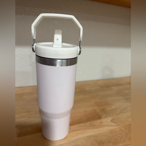 Stanley 30 oz flip straw tumbler - Picture 3 of 7
